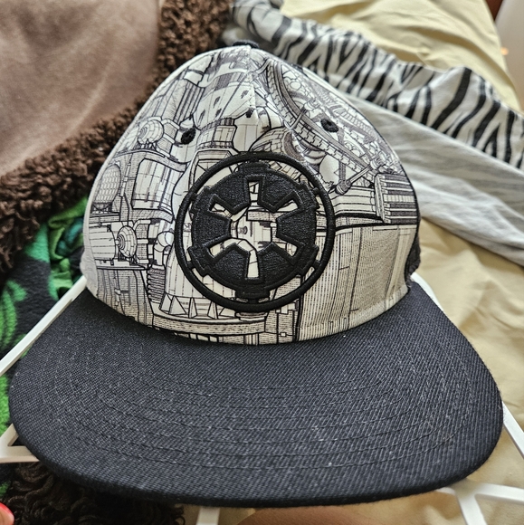 Black and white Star Wars Hat - Picture 5 of 7